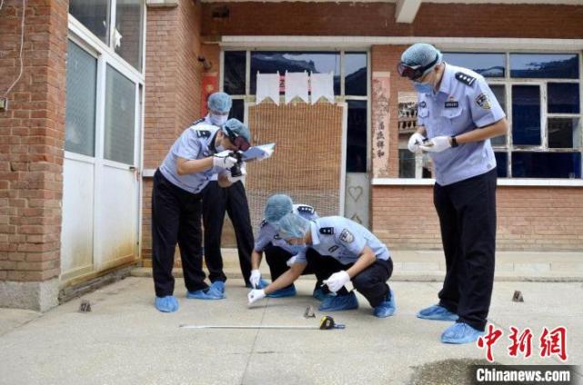 "80后"刑技民警17年现场勘验2000余次 指纹比对破案千余起