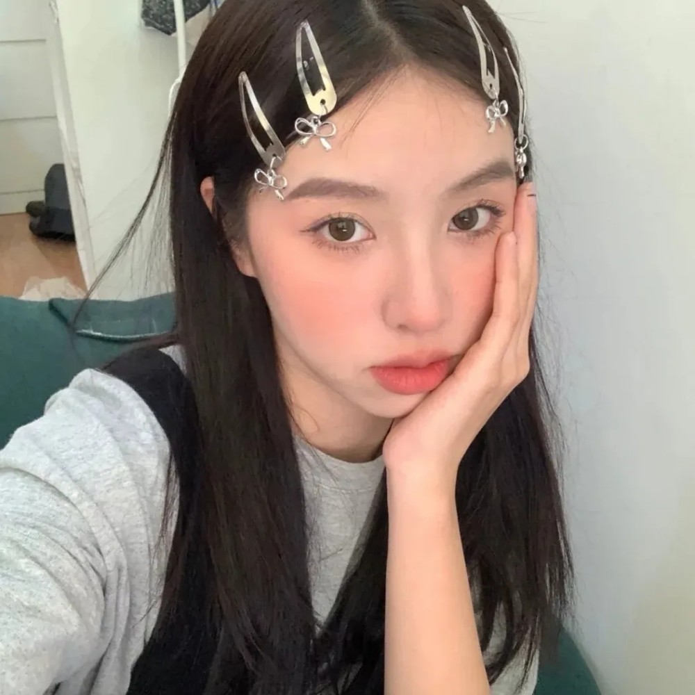 真人女生套图:春有百花秋有月,夏有凉风冬有雪.