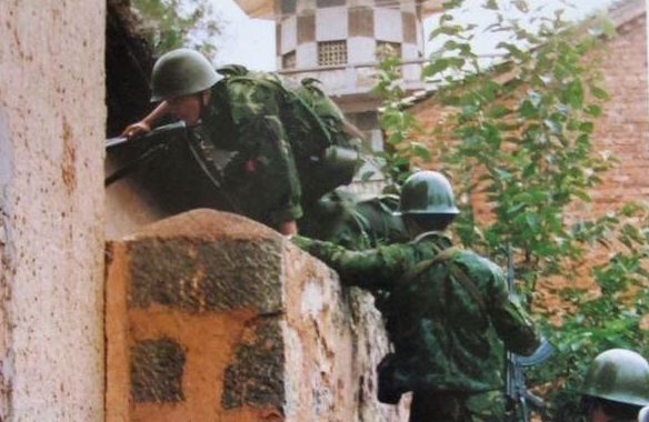 1992年平远街缉毒3000余名武警大军压境却把越南搞得十分紧张