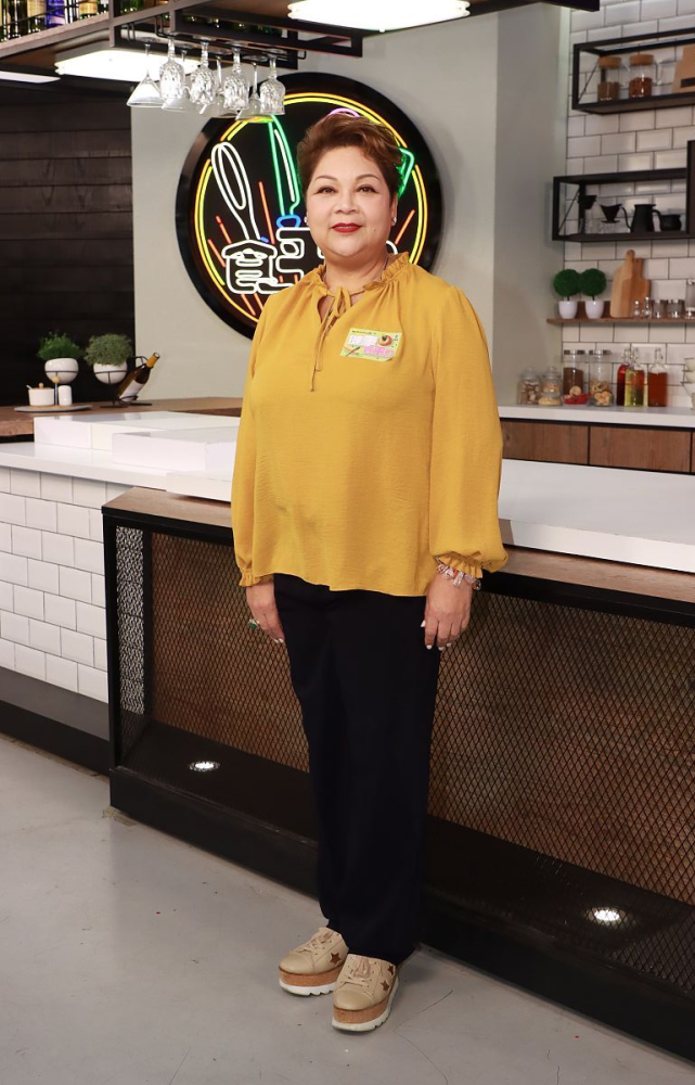 身材真不能限制美感,肥妈玛莉亚身材胖胖的,可看不出奔七的样子