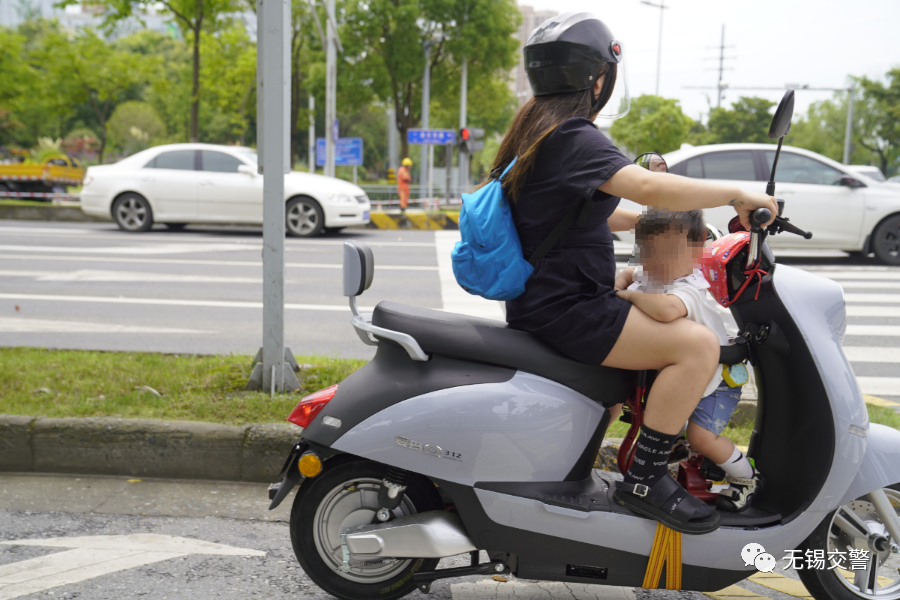 关于骑电动自行车带娃的正确姿势