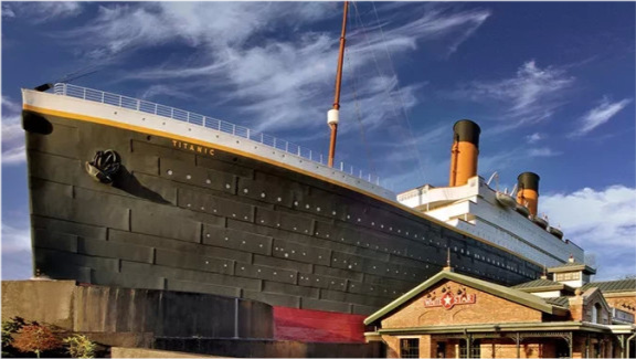 当时泰坦尼克号曾停靠在爱尔兰的皇后镇,最后踏上不归路