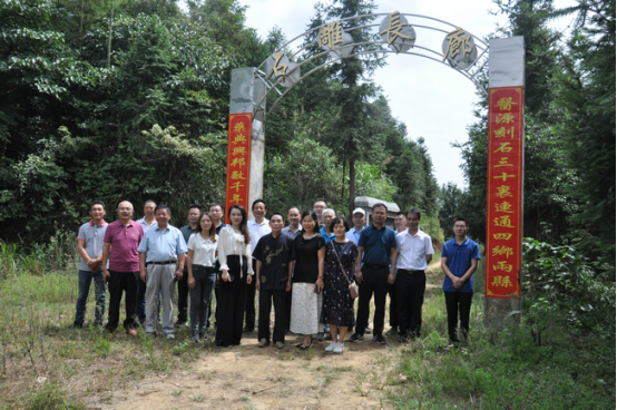 市人大代表刘新旺,4家建议案办理单位经办负责人和周耀华,钟光荣