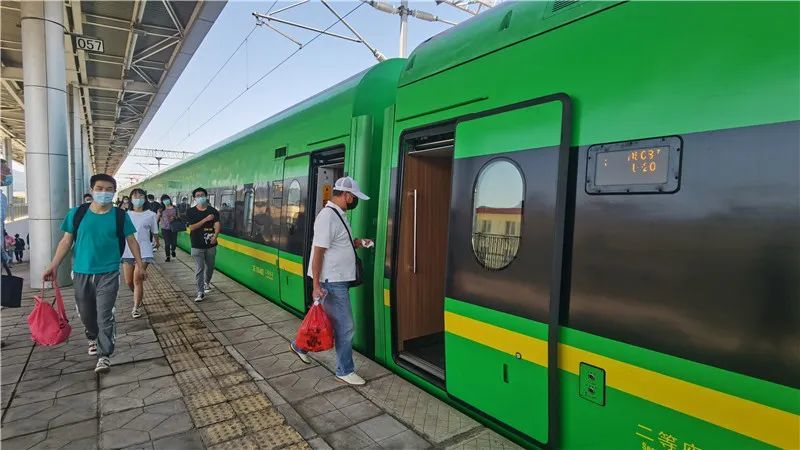 来了商洛至西安绿巨人动车组今日首发