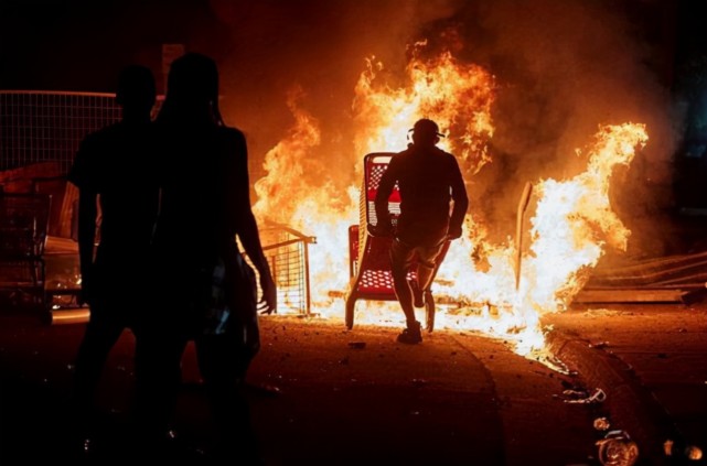 1994年济南纵火案:起因是一段不伦恋,13名花季少女葬身火海