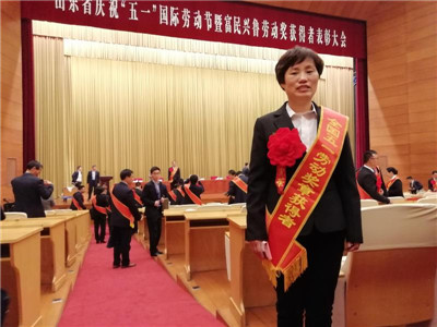 "全国五一劳动奖章"获得者周忠莲和她的教育家族