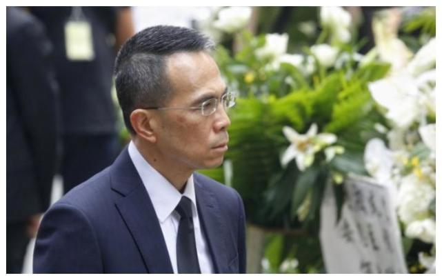 李泽钜银行存款589亿一年利息就能达到20亿这才是真正的富豪