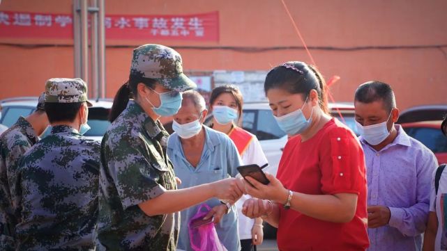 全新面貌 崭新气象五中师生续航出发在刘文蛟总校长,刘明亮校长及校