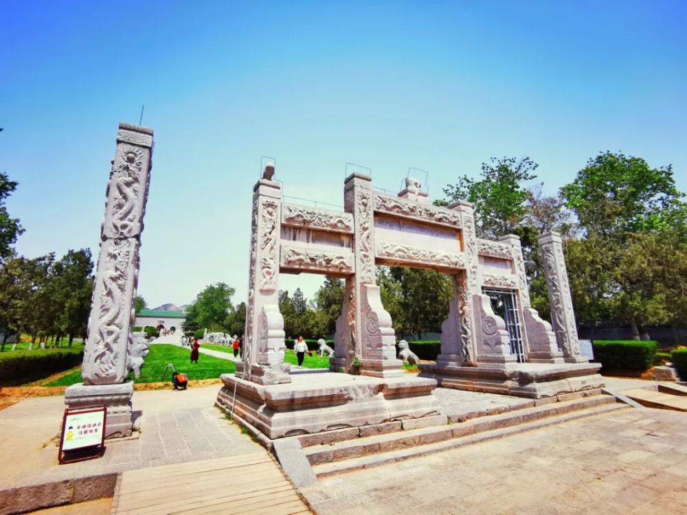 潞王陵景区3.开园至2021年底,医护人员凭证件可免费入园.2.