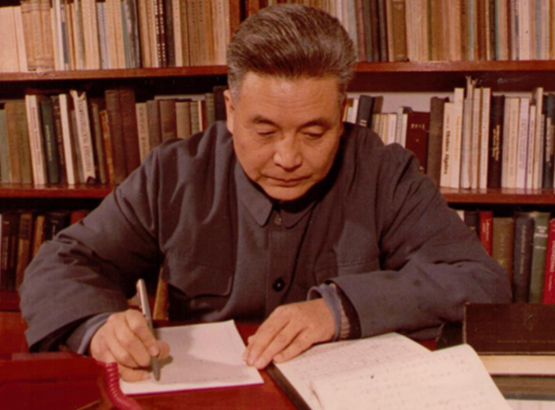 1986年,弥留之际的邓稼先问妻子:"在30年后还有人记得我吗?