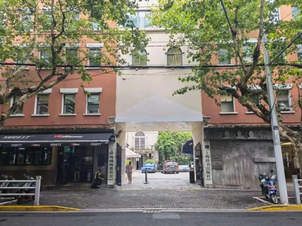 第五印刷所旧址),大世界站(八仙桥基督教青年会大楼旧址)彭康纪念地