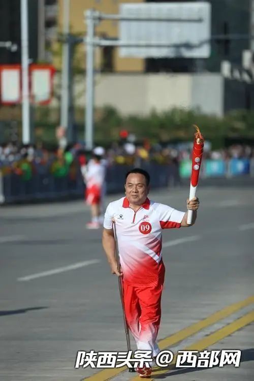 火炬传递第十三站:十四运会和残特奥会圣火在商洛举行