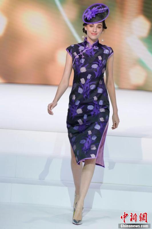 香港上演旗袍秀 展现旗袍独特韵味|旗袍|香港|模特