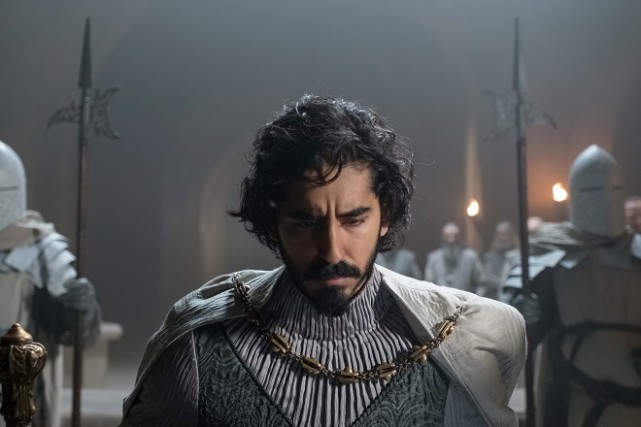 一体两面,相依相存,用颜色构建影片内涵,《绿骑士》可谓优秀