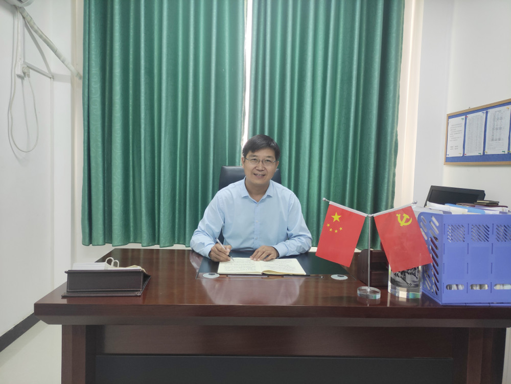 雄关漫道今从头越郑州市郑东新区白沙中学校长湛献庚