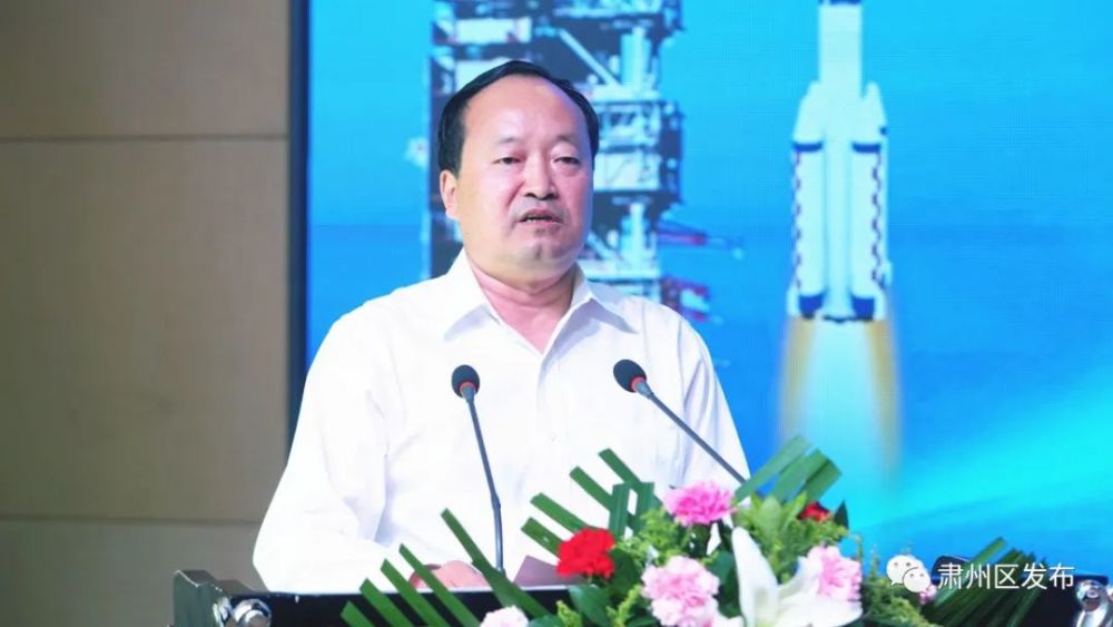 区委副书记,区长王永宏介绍了肃州经济社会发展情况.