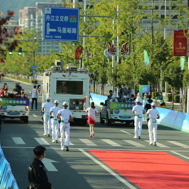 十四运会和残特奥会火炬在商洛传递