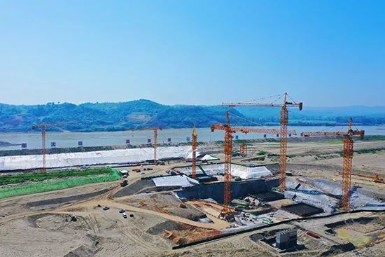 湖北襄阳新集水电站塔机群完成结构安装