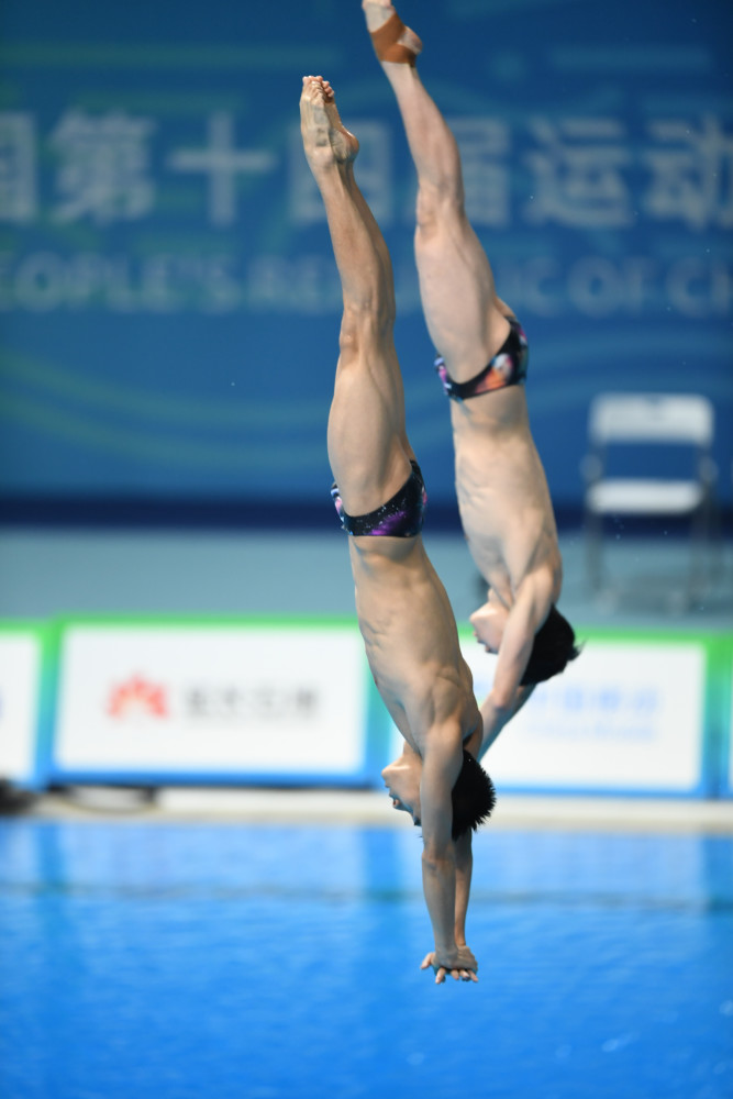全运会跳水男子双人10米跳台陈艾森曹缘夺冠
