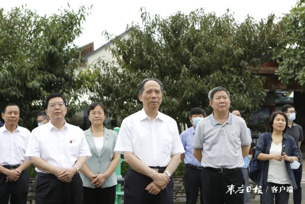 委员会副主任委员肖怀远,全国人大农业与农村委员会委员张沁荣,张烈英