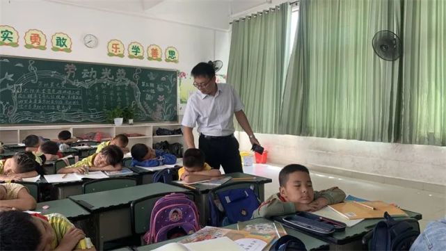 他跨越山海来玉屏支教