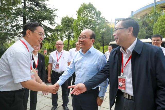 9月10日,第37个教师节当天,省委常委,毕节市委书记吴强,市委副书记