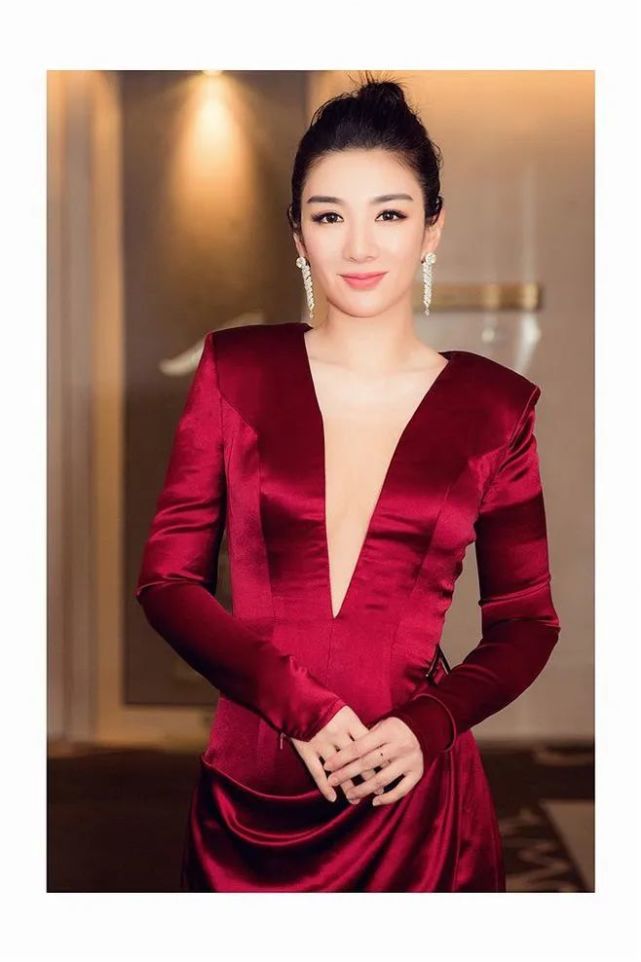 44岁黄奕,颜值美丽身材有料,女神的味道太有魅力!