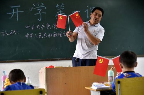 这里只要还有一个孩子 我就要坚守大山 宁强这位老师坚守岗位40年 腾讯新闻