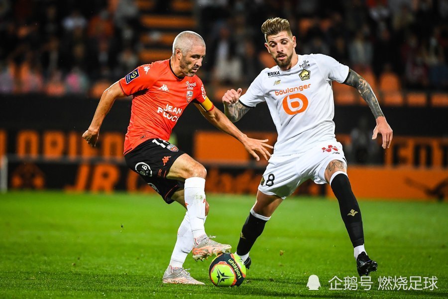 巴黎圣日耳曼 2-1！法甲卫冕冠军又输了，巴黎领先竞争对手7分，梅西隔空收大礼