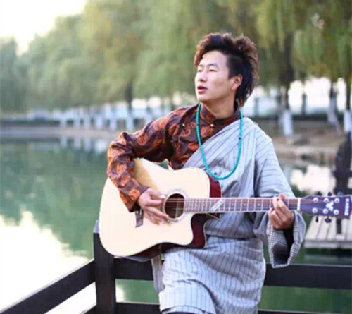 为了求学,年仅12岁的白玛当起了背夫,每天面临生死!