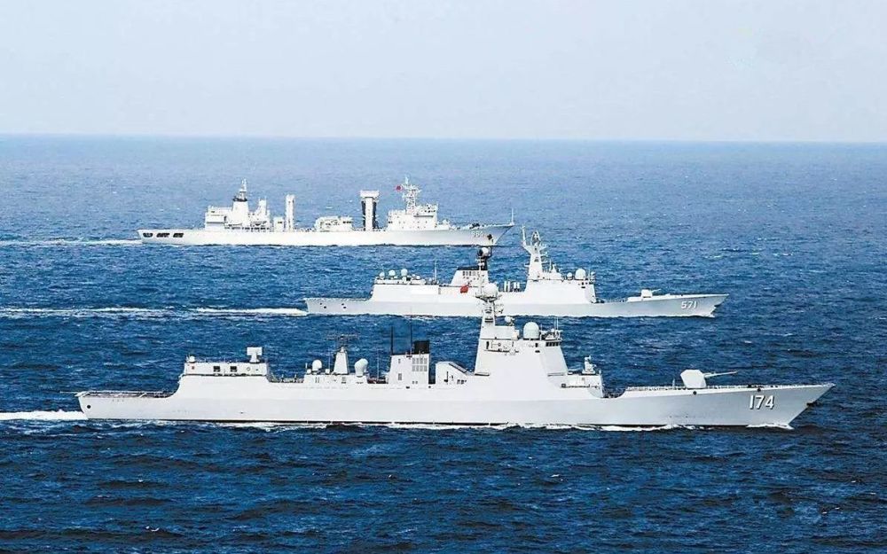 被中国军舰一路紧盯!英军曝光过南海细节,忍不住"心酸"吐糟