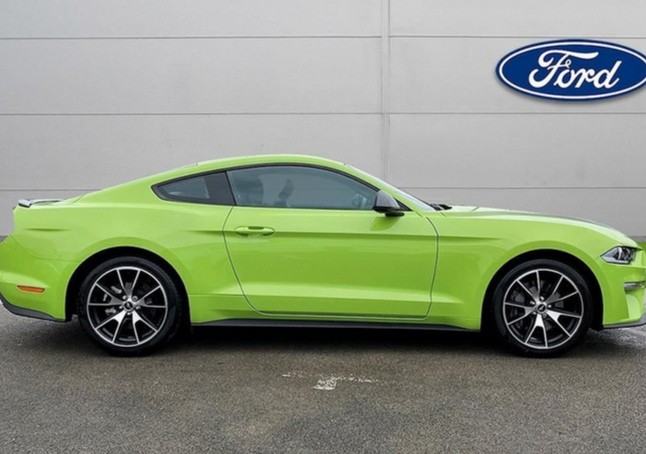 翠绿色漆面2.3t引擎肌肉线条,落地36万,硬朗外观比a5还帅气