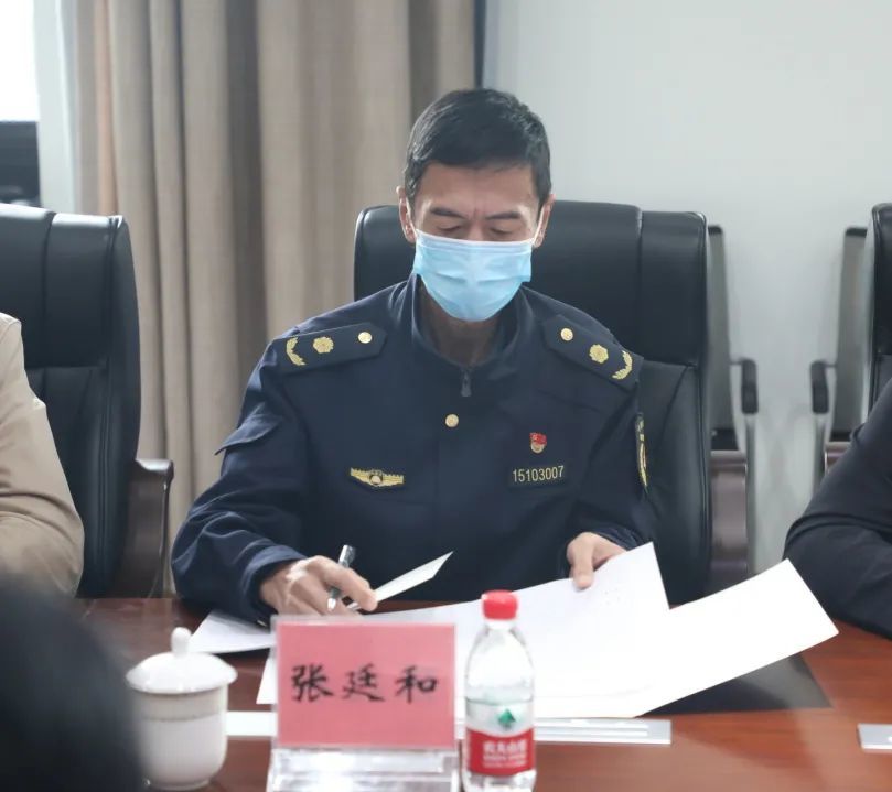 党组书记,检察长于清泉在讲话中强调:检察机关肩负着
