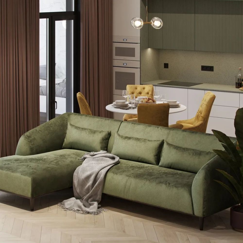 整体视觉更显连贯,饱满,橱柜系统简致的立面,△餐厨绿色的沙发与木