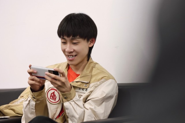 ag七年确定留队大名单人满为患或为老将放弃新人