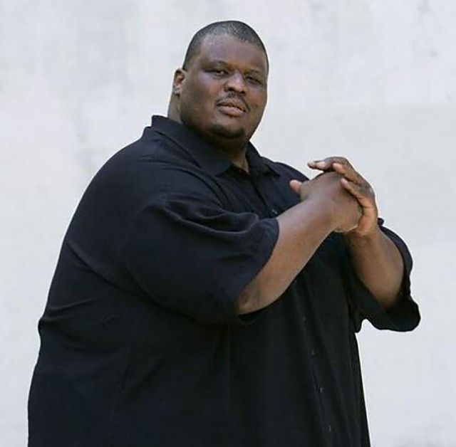 800斤"相扑之王"身价千万,娶娇妻后1年离世,今妻子却无人敢娶