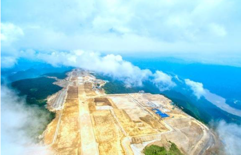 我們主動創造平地,在平地上修建機場.