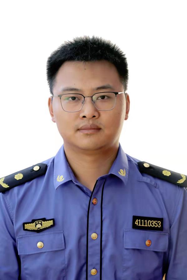 为协会了解到,漯河市城市管理局综合执法支队召陵大队执法队员李昆鹏