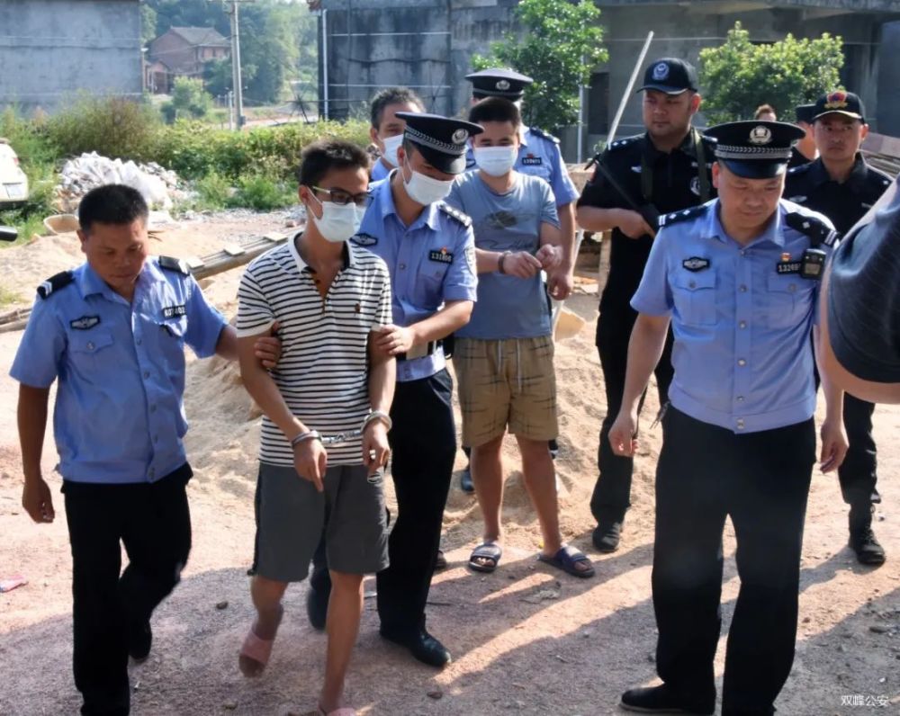 反诈打跨视频曝光双峰公安押解数名电诈嫌疑人指认现场