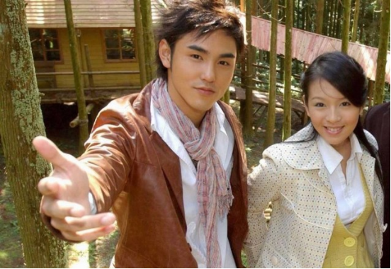 出演《绿光森林》,结识了男二阮经天,当时的阮经天刚刚出道,还没有