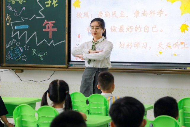 大学,目前担任一年级二班语文教学兼班主任虽然有过半年的实习经历,但