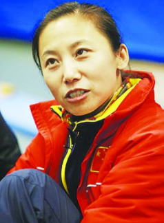 但是在短短三年时间里面里,李琰就带领着美国短道速滑队直接走上了