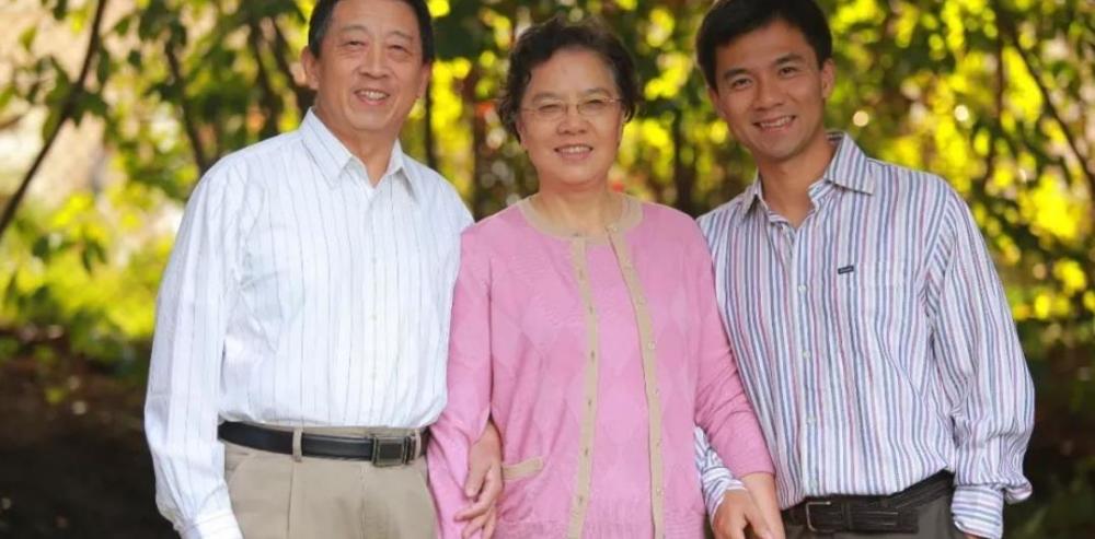 "中国电商之父"邵亦波:30岁大赚18亿却为爱隐退,如今后悔吗?_腾讯新闻