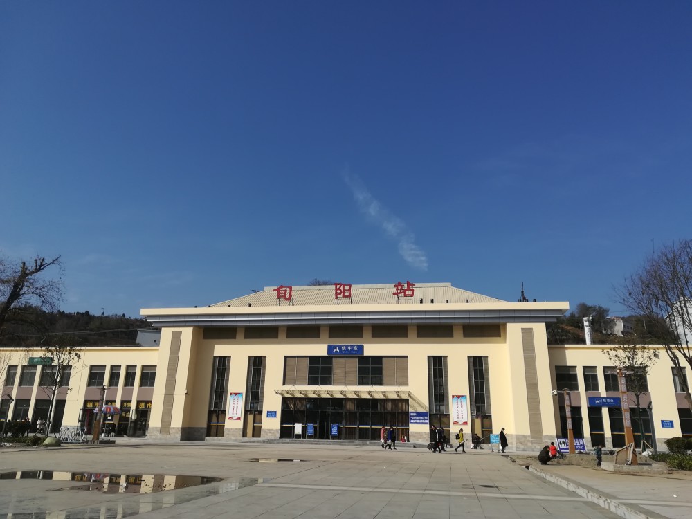 旬阳离西安相对较近,我先是到了旬阳,从县城汽车站坐乡镇汽车,顺汉江