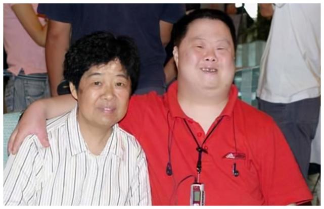 生活,胡厚培将武汉的房子和舟舟之前演出积攒下来的钱给了舟舟的妹妹