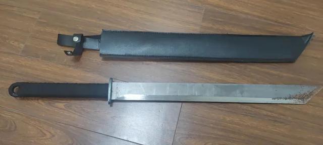 黄岩一男子主动到派出所上交砍刀还有哪些管制刀具需要上交看这里