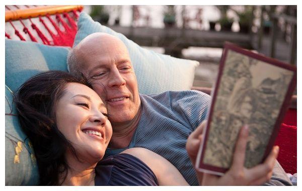 2016年,许晴出演管虎执导的电影《老炮儿》,在影片中与冯小刚的激情