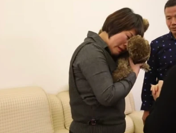 满玉昂母亲听见儿子心跳满玉昂的妈妈听说后就赶到医院,医生问她还有