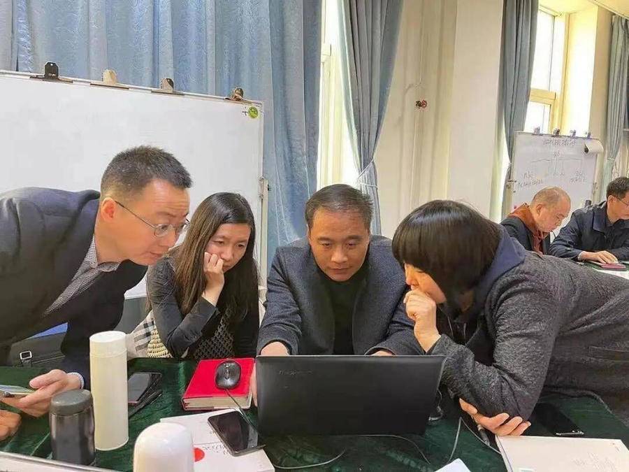 山东省教书育人楷模张年勇一个长在学校的老师