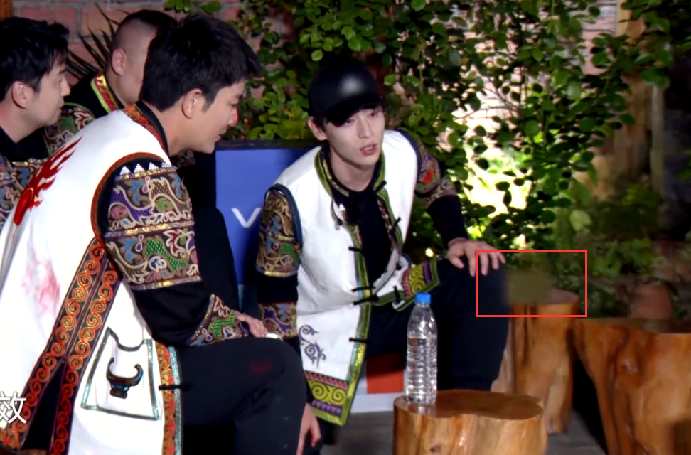 极挑成了抽烟节目导演嘉宾抽烟画面流出马赛克都不打